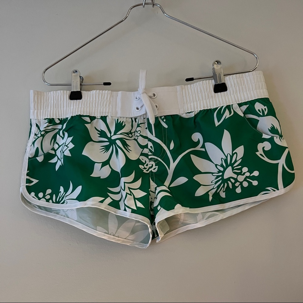 Marina West board shorts NWT Size M